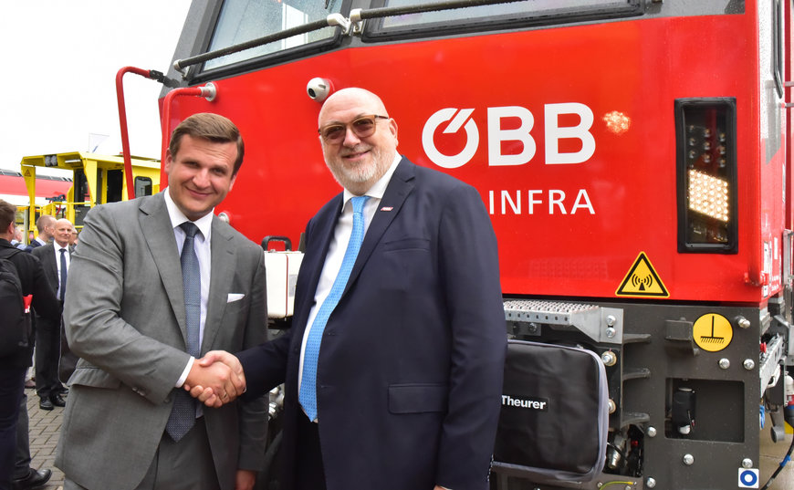 High-tech hybrid vehicle presented at InnoTrans